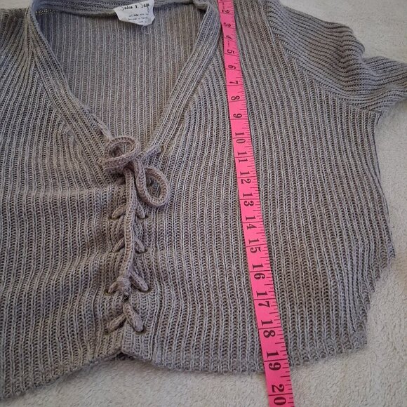 Sadie & Sage Women's Size Medium Gray Light Knit Tie Front Cropped Sweater - Picture 10 of 12